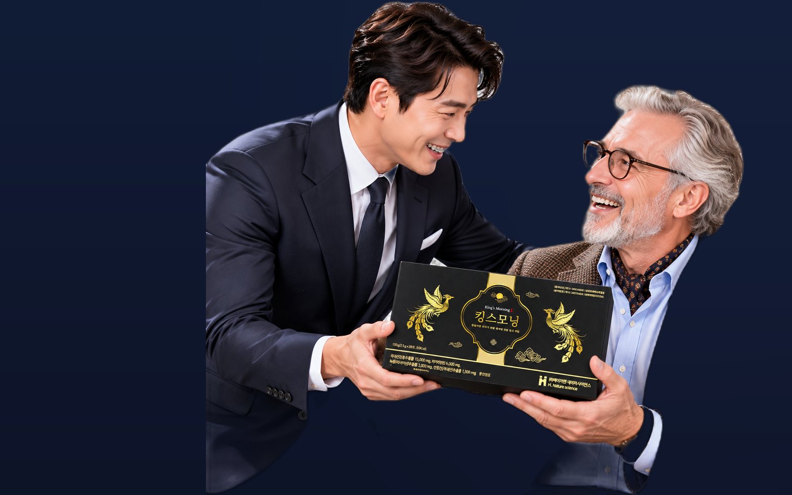 두 손으로 킹스모닝 상자를 건네는 두 사람